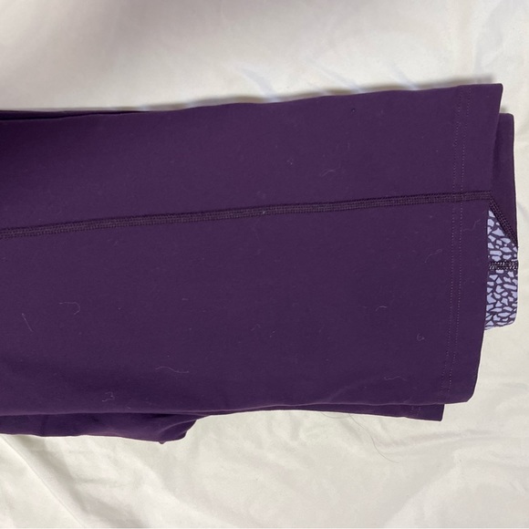 lululemon purple flare leggings - Picture 3 of 3